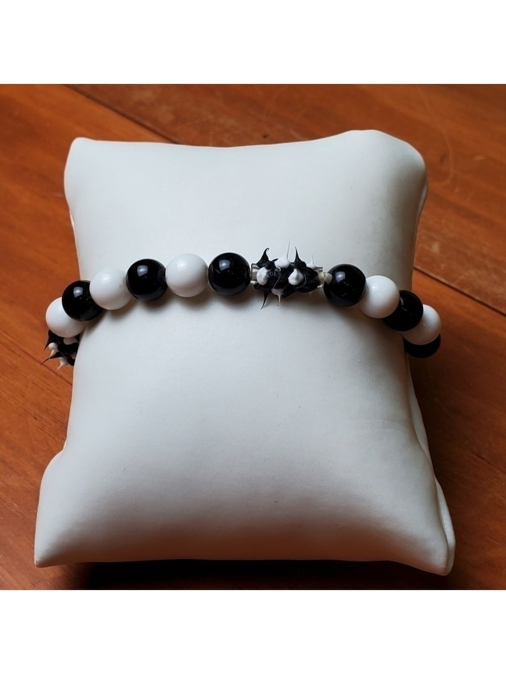 Bracelet, black and white beads, stretchy